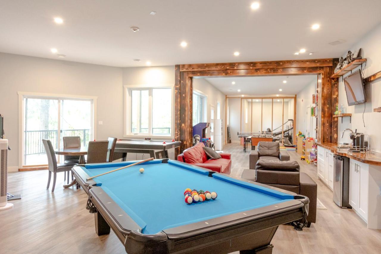 Ski In Ski Out With Huge Game Room And Hot Tub Fernie Eksteriør billede