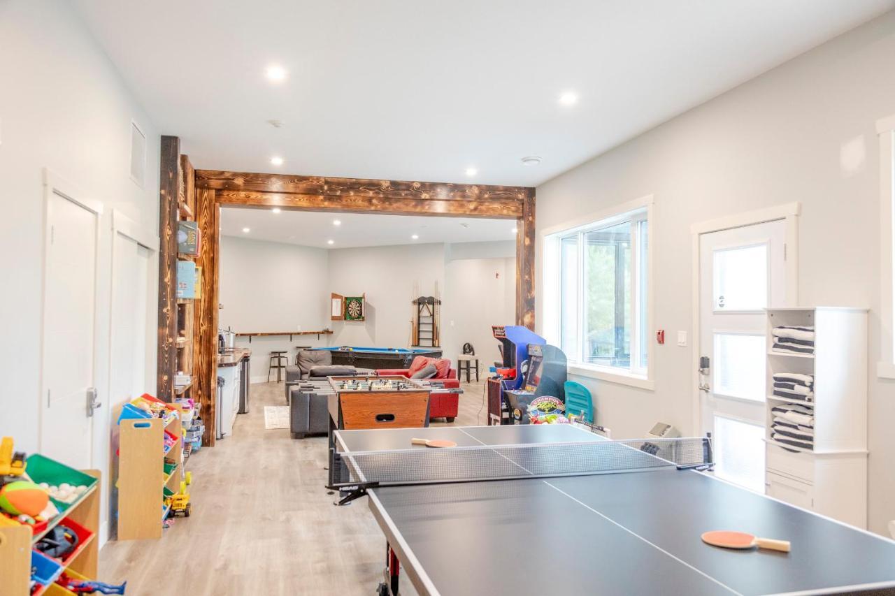 Ski In Ski Out With Huge Game Room And Hot Tub Fernie Eksteriør billede