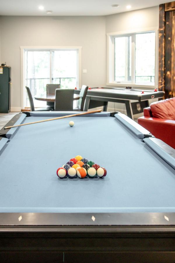 Ski In Ski Out With Huge Game Room And Hot Tub Fernie Eksteriør billede