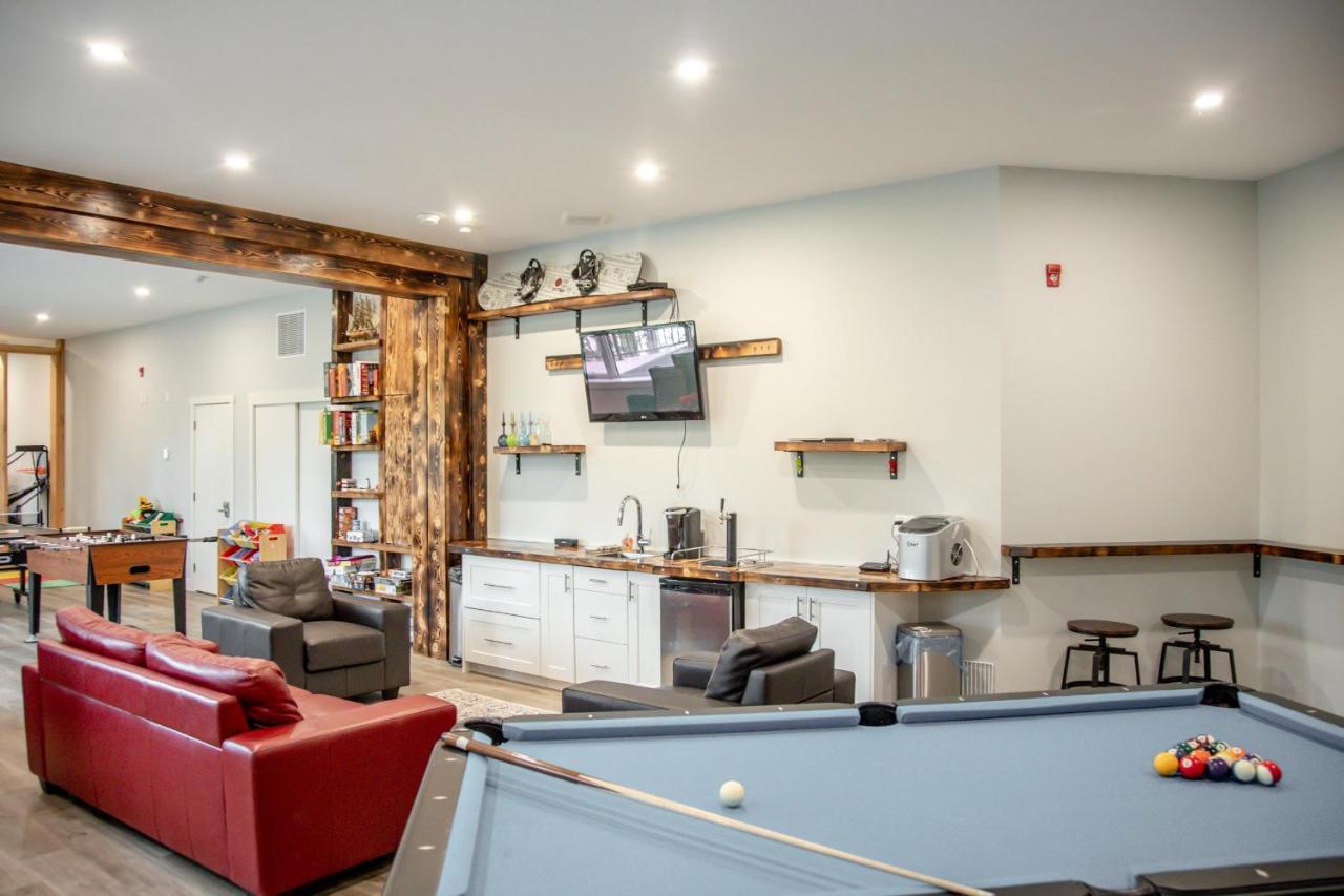 Ski In Ski Out With Huge Game Room And Hot Tub Fernie Eksteriør billede