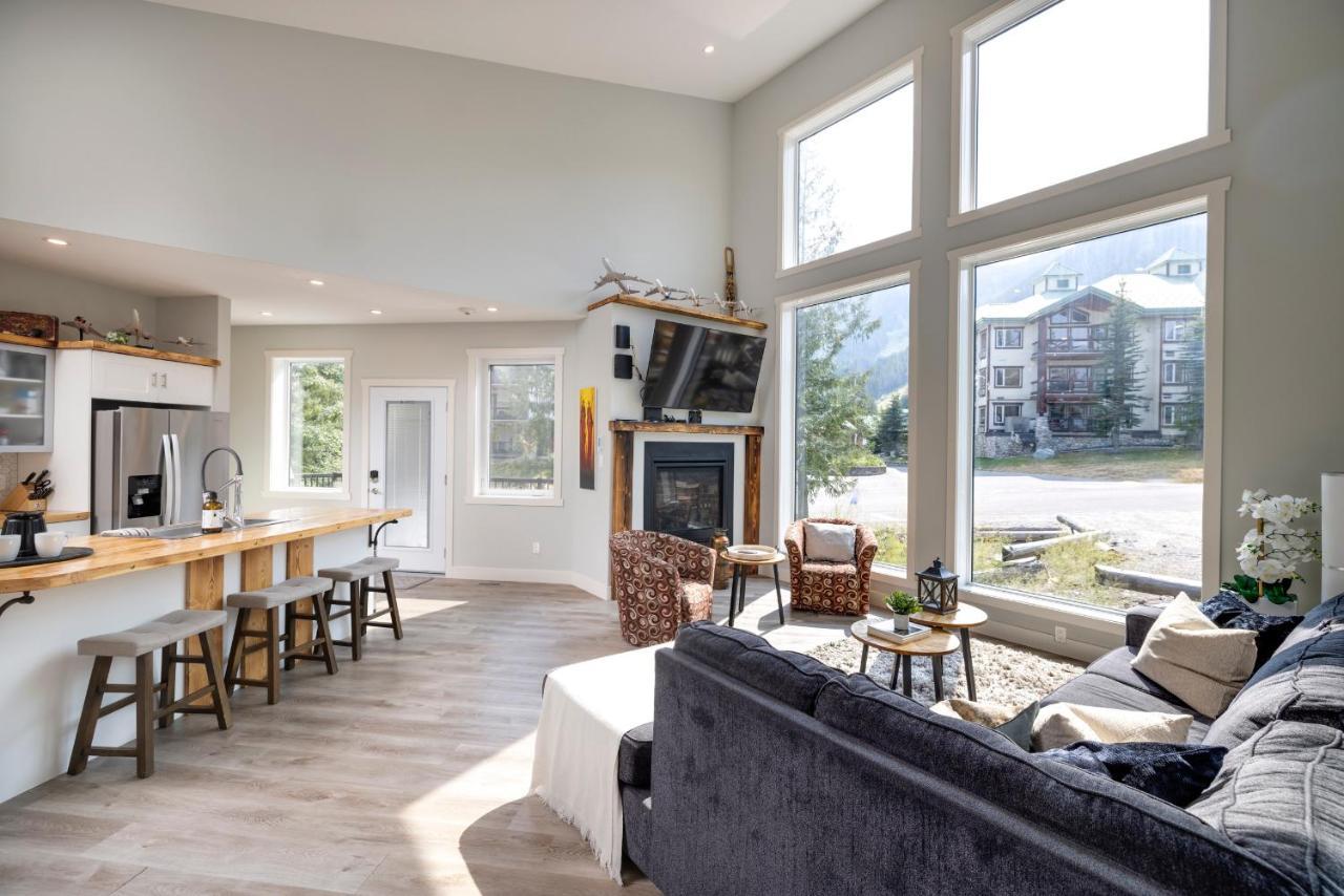 Ski In Ski Out With Huge Game Room And Hot Tub Fernie Eksteriør billede