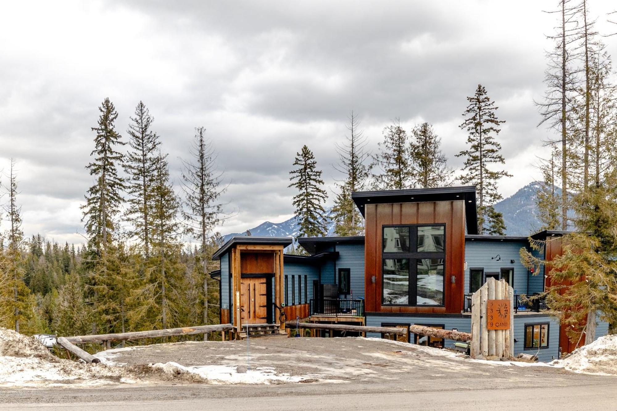 Ski In Ski Out With Huge Game Room And Hot Tub Fernie Eksteriør billede