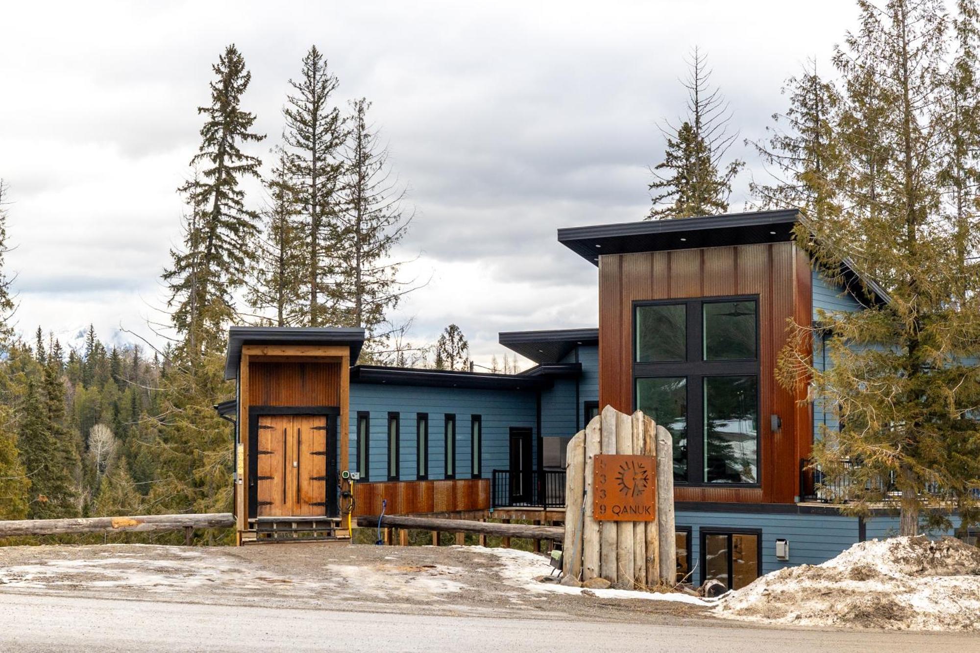 Ski In Ski Out With Huge Game Room And Hot Tub Fernie Eksteriør billede